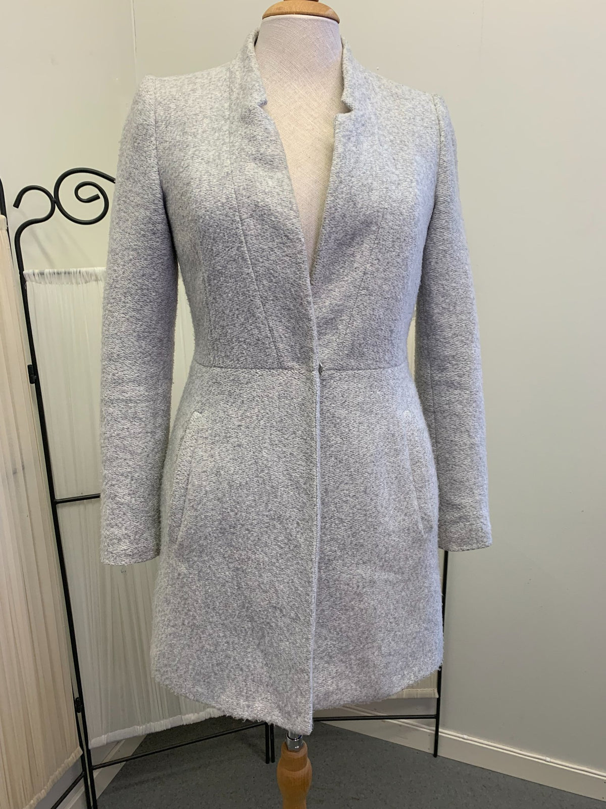 Kavaj, ljusgrå, fodrad. Från Zara Basic Collection. Storlek XS - 1