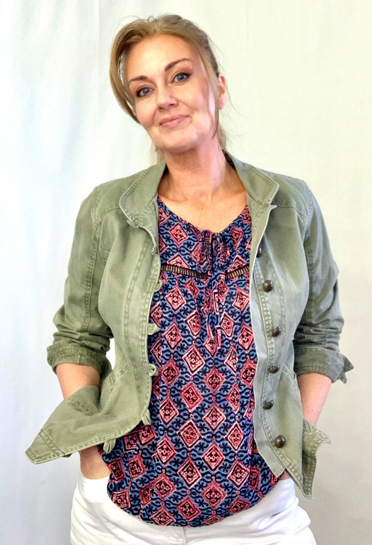 Jeansjacka från A feeling of Joy i storlek 40