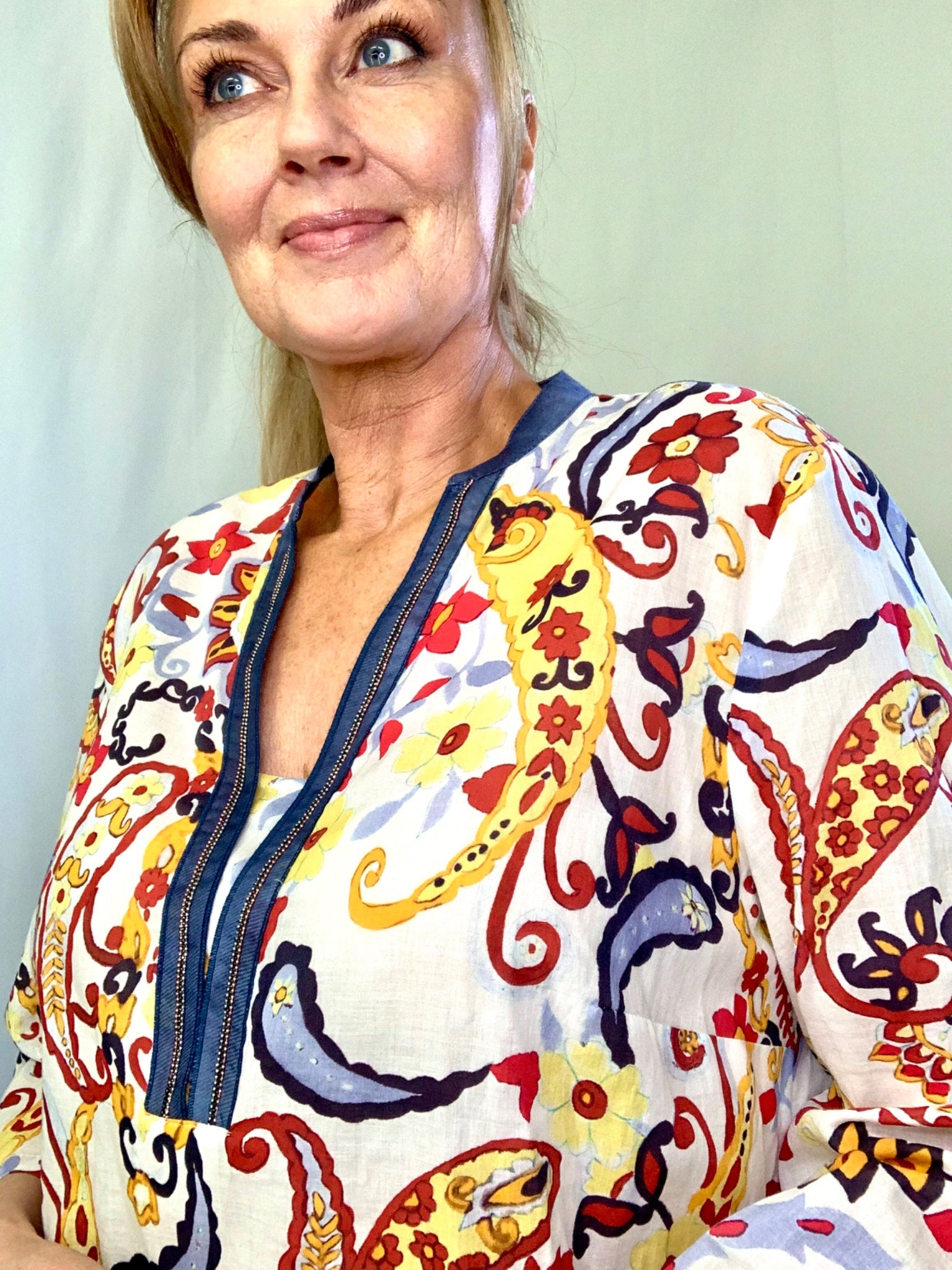 Tunika i paisley/blommigt mönster i storlek Large