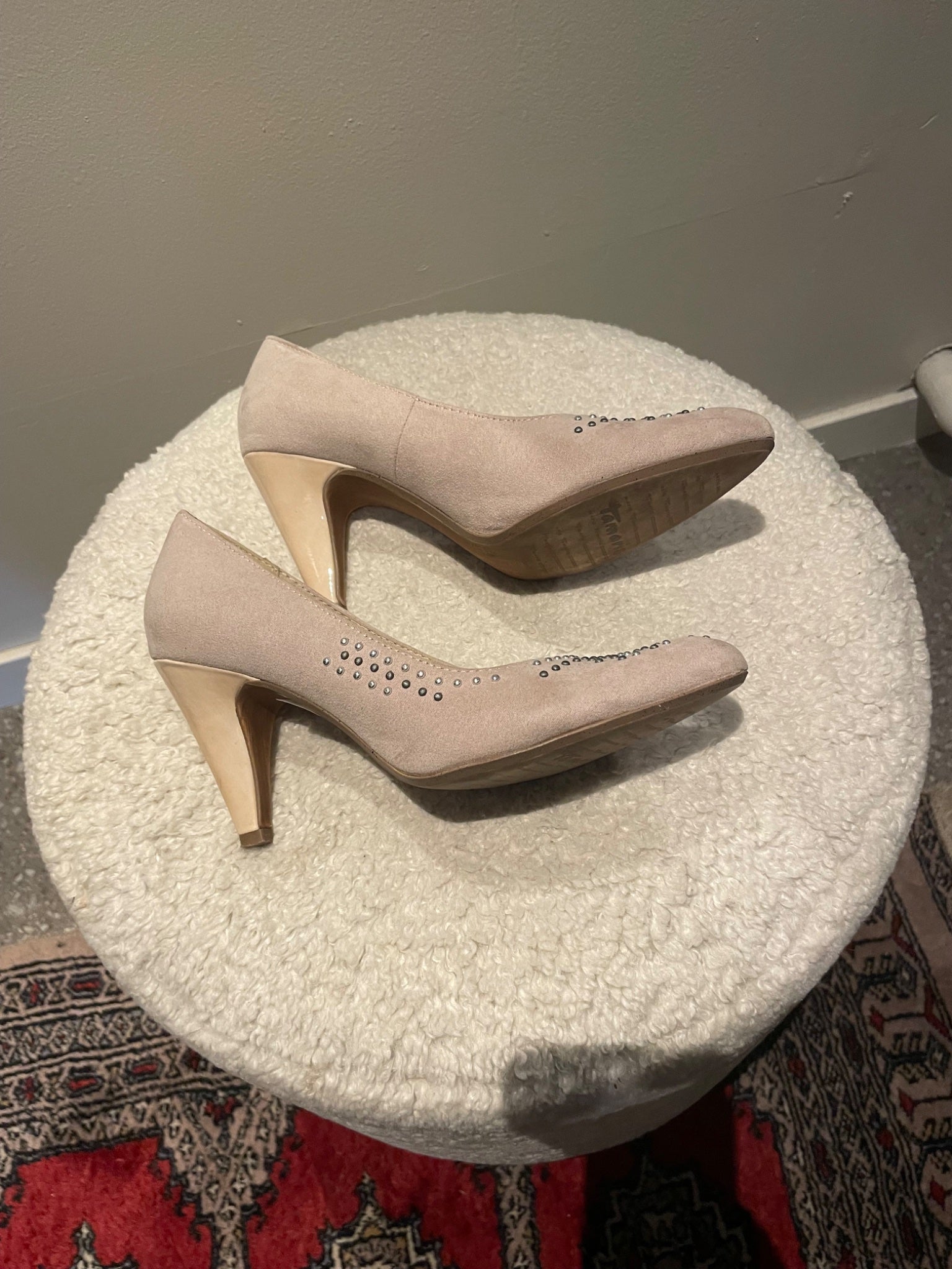Högklackade skor