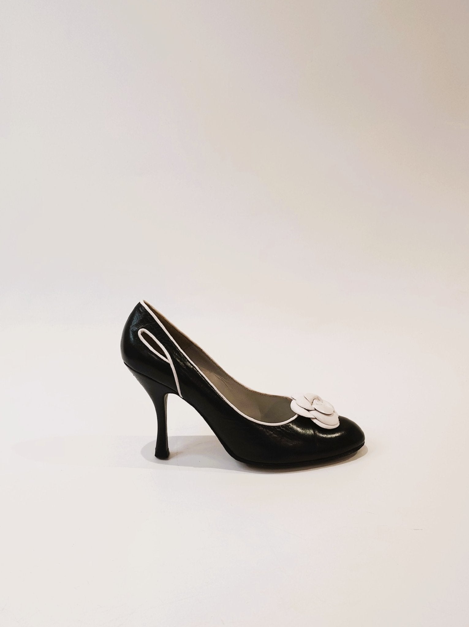 VINTAGE Black White Pump EU 38