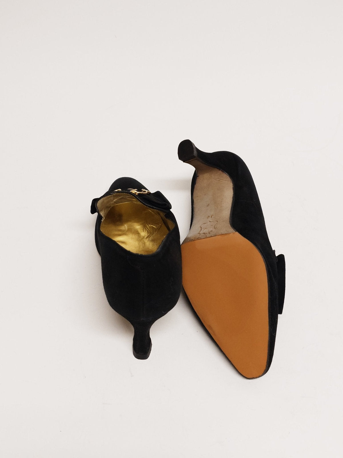 BALLY Black Bow Suede Pump Size 38 - 8