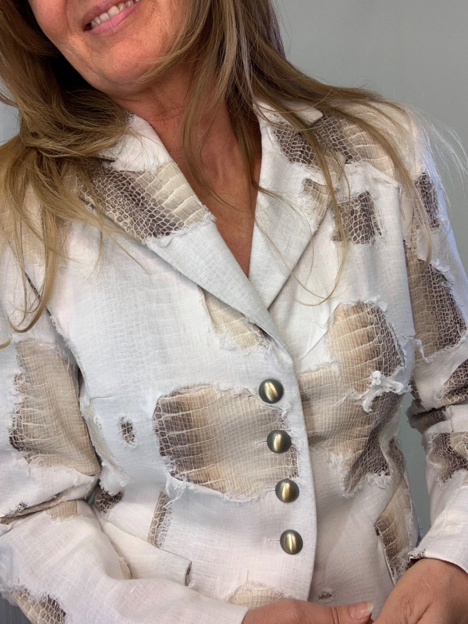 Vit kavaj med animalprint från Tuzzi, storlek M