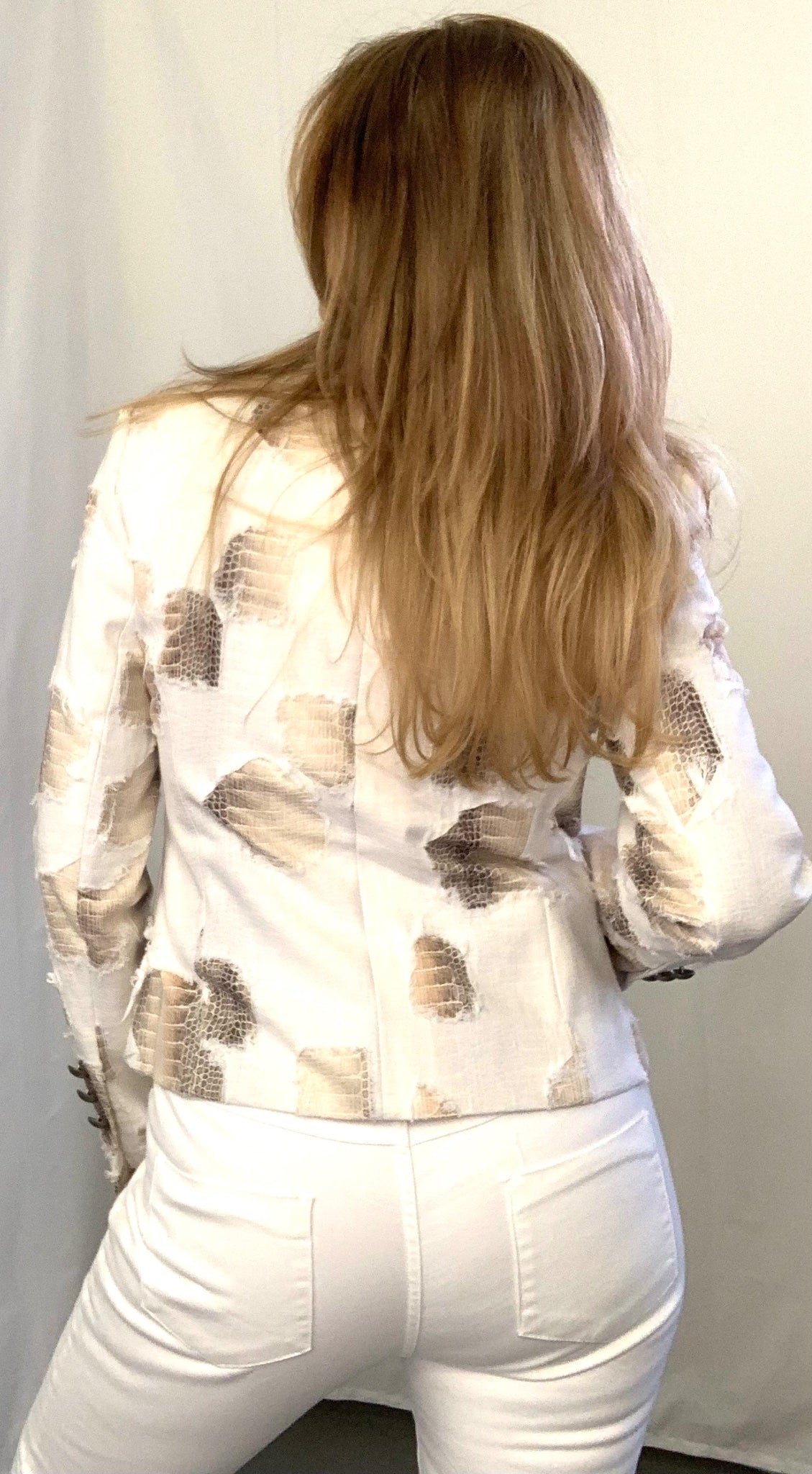 Vit kavaj med animalprint från Tuzzi, storlek M